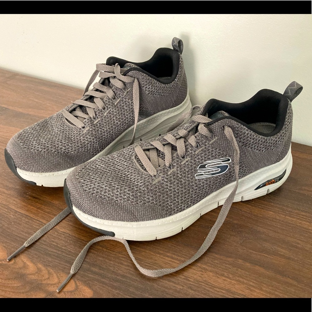 Sketchers Arch Fit sneakers